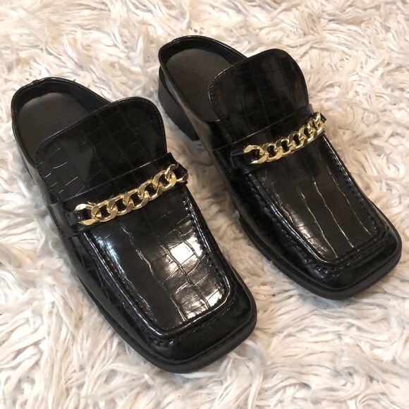 🌟 Black Mules with Gold Chain 🌟 - Picture 1 of 6